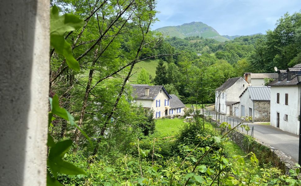 Renovation Project : Charming Little House with Elevated Position in the heart of the Aspe Valley